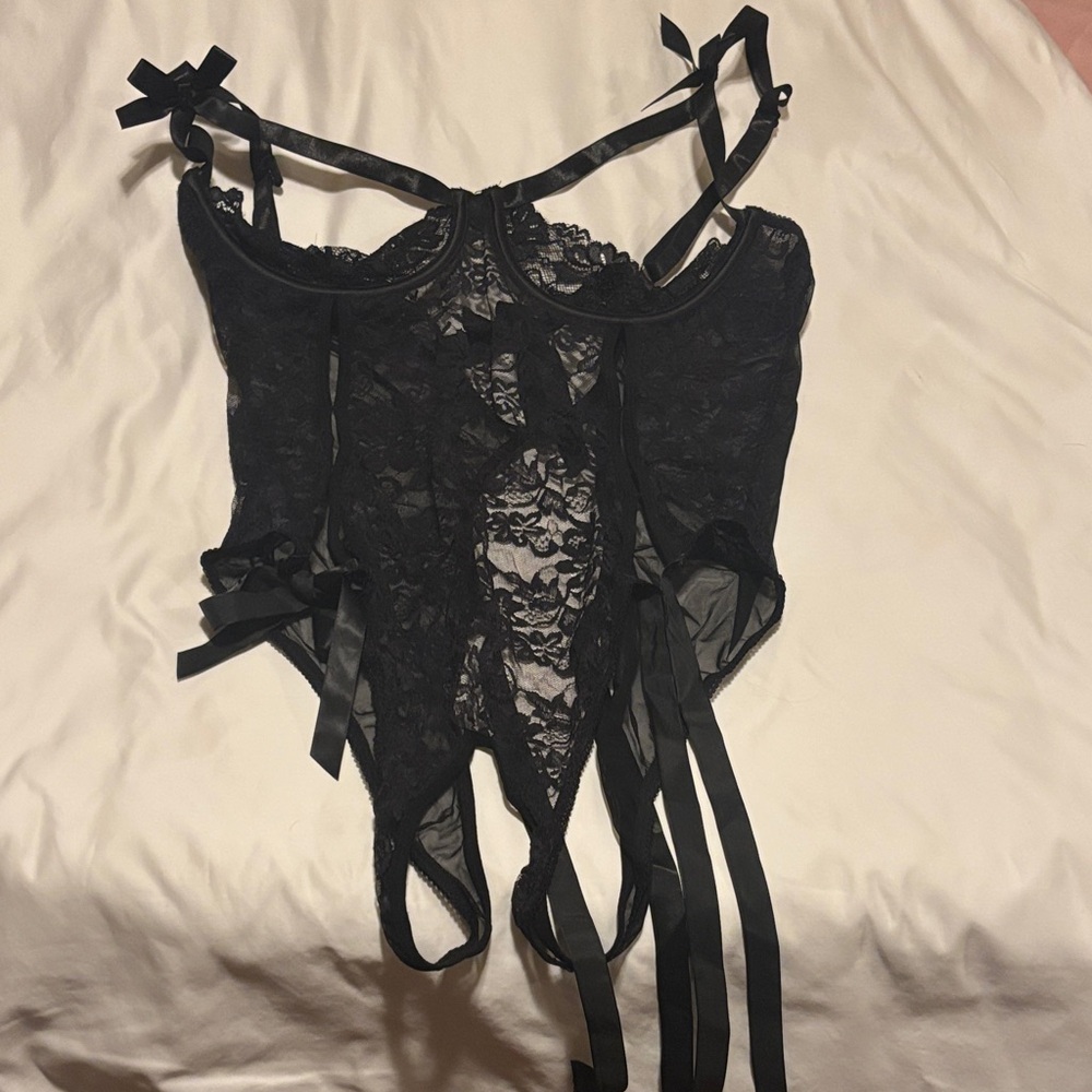 Oh la la Cherie Plus Size Black Crotchless Lace Teddy